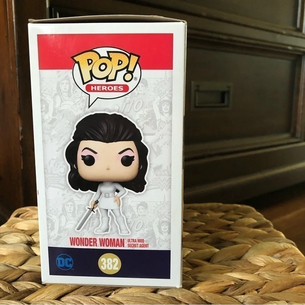 Funko Pop Wonder Woman Secret agent #382
